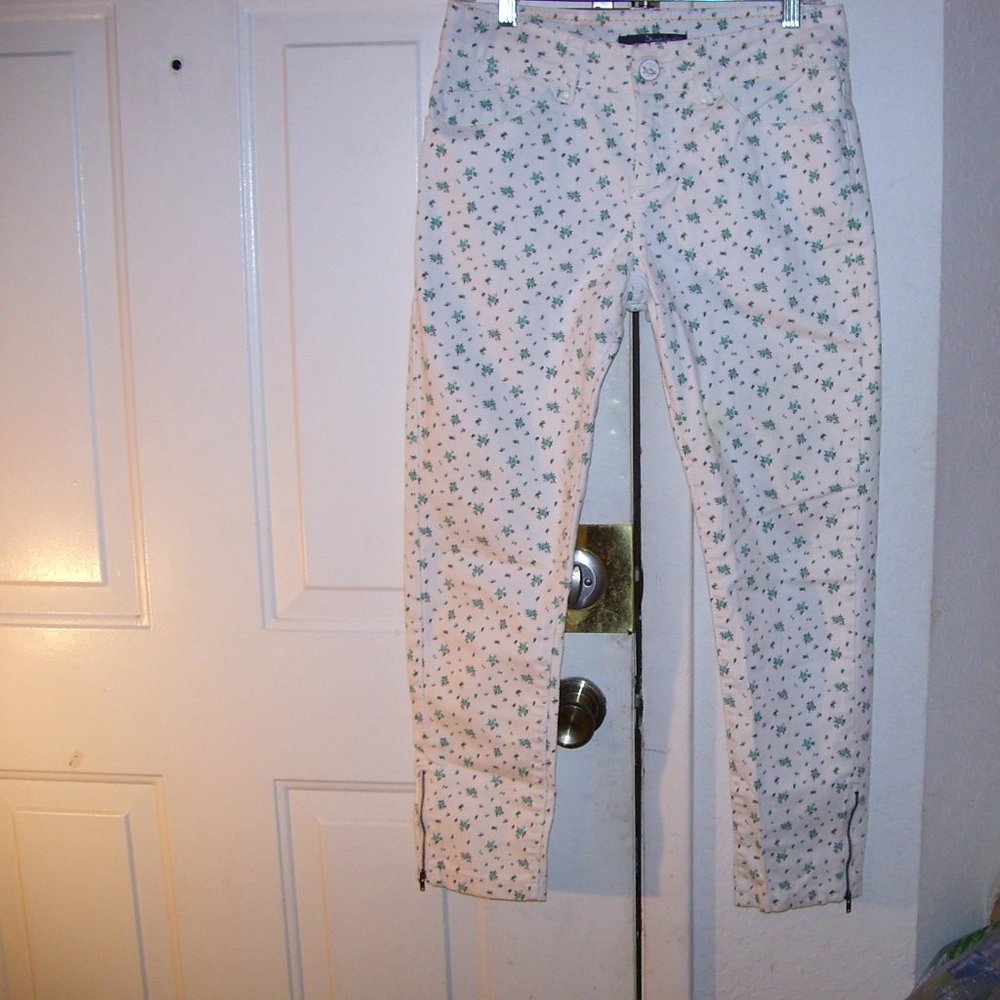 Shapetastic Lee Hidden Hold FLoral & White Jeans 8